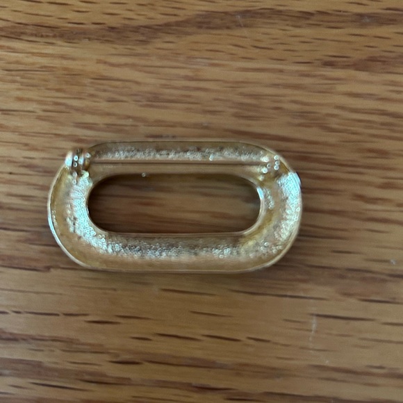 Beautiful Pin - Picture 4 of 5